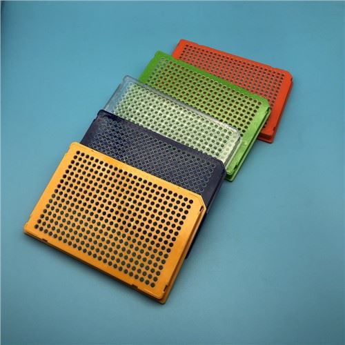 Лаборатория 384-кладенчева обща цветна Pcr плоча с пълна перваза